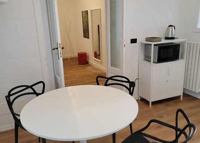 Station 1 דירה בארי